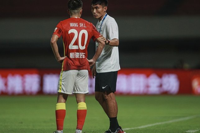 郑智：对球员的表现感到很满意，球队一直在朝好的方向发展