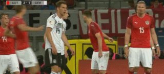 漂亮！罗伊斯上演任意球圆月弯刀，门将直接原地看呆