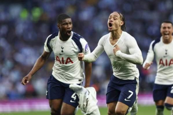 无缘世界杯！西蒙斯为热刺保级拼尽所有 却遭重伤大修