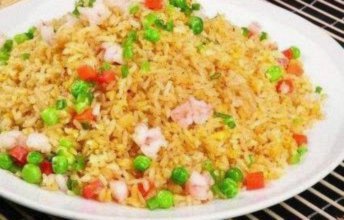 苏超VS镇江：球场炒饭惊艳全场，球迷直呼上头！