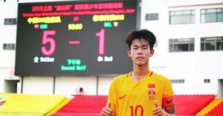 连进关键球！中国足球又一17岁新星崛起：招牌绝技助国少冲决赛？