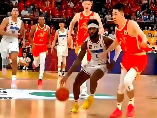 今晚胜负看这两人：锋霸与门神对决