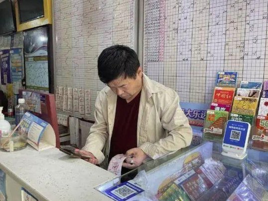河南一女子超市抽奖抽中世界杯门票，她无法到场想要转售