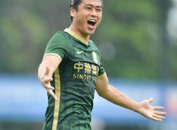 半场战报-塞鸟首球张玉宁点射 国足2-0领先新加坡