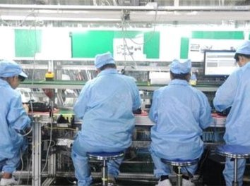 月薪几百的电子厂工人，为啥这么“嘚瑟”？