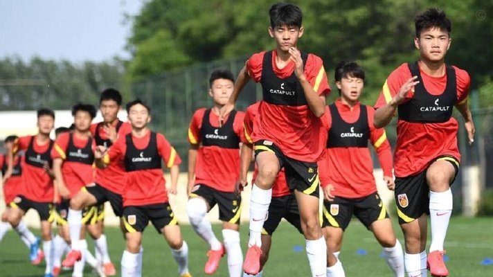 董路小将巴西训练：运动风险不可忽视