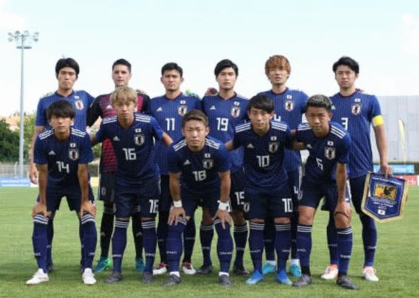 我喜欢日本踢球的方式 不代表我就觉得应该学习日本 中国足球这么多年谁没有学过 青训基础打不好学谁都没用